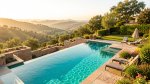 Pool in Hanglage: Machbarkeit, Statik und Kosten