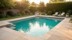 Terrasse und Pool abstimmen: Höhen, Materialien, Drainage